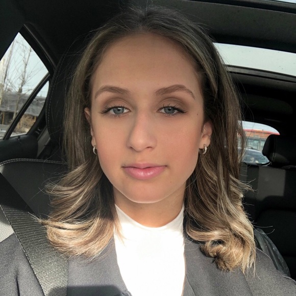 Meet your Posher, Lauryn - Picture 1 of 1